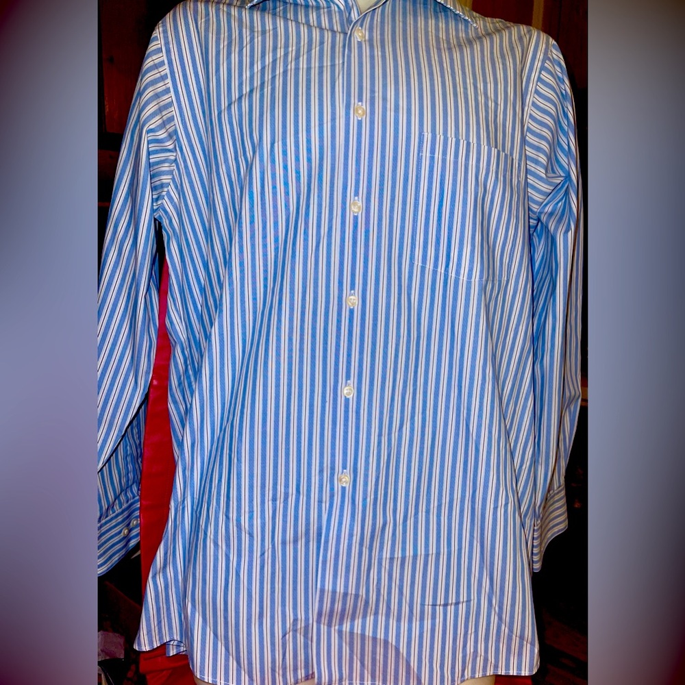 Men’s Van Heusen Blue & White Long Sleeve Button Down Shirt. Size 15-15.5” 32/33